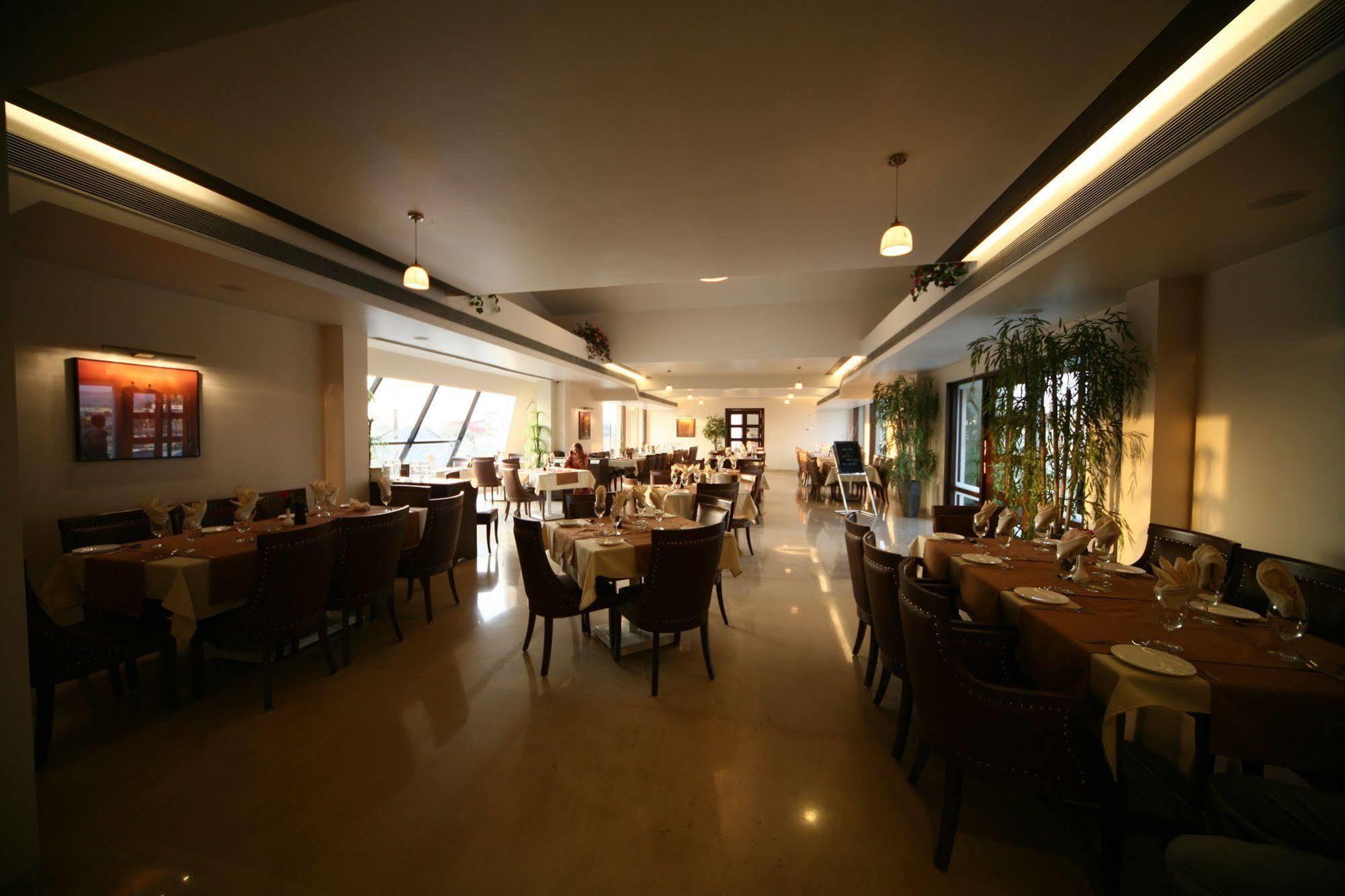 Sentosa Resorts Chinchvad Экстерьер фото