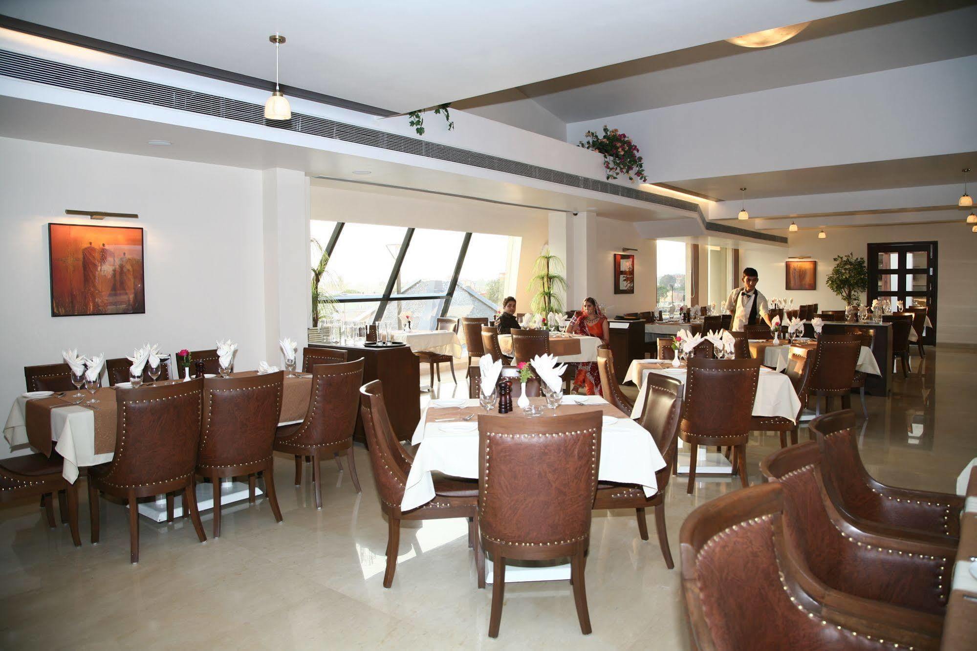 Sentosa Resorts Chinchvad Экстерьер фото