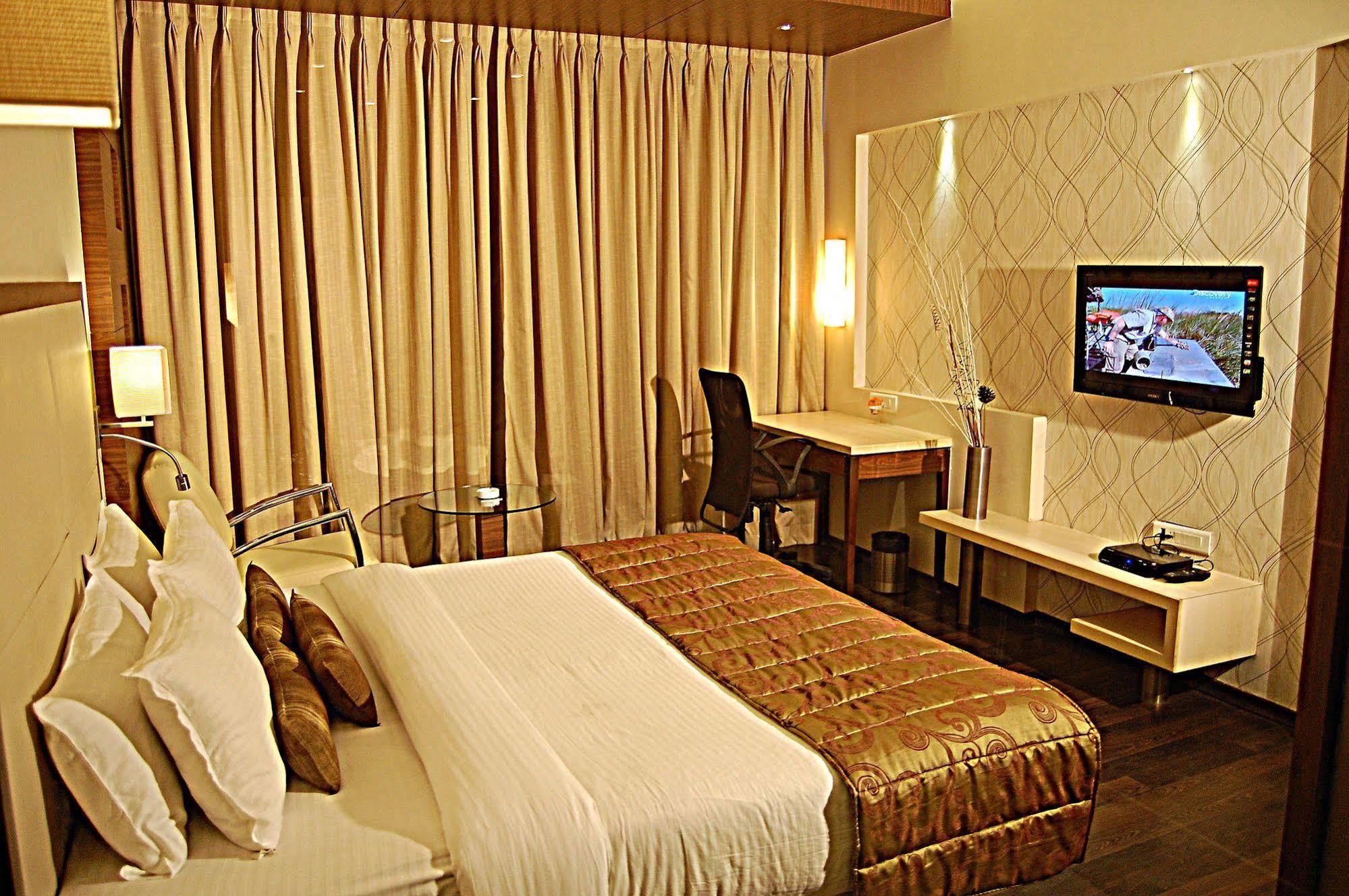 Sentosa Resorts Chinchvad Экстерьер фото